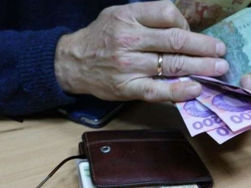 Повышение пенсий работающим пенсионерам: кому добавят и как сосчитать на примере