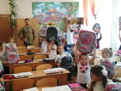«Симики» из Авдеевки развезли ранцы, генератор и получили новую помощь (ФОТО)