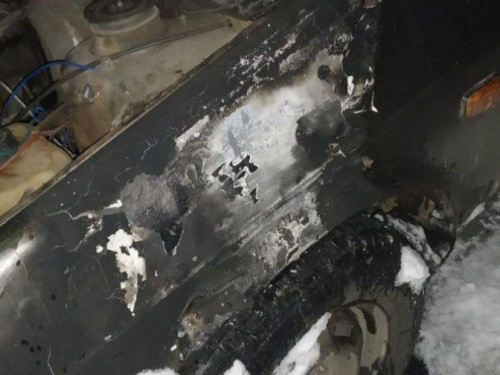 В Авдеевке подожгли автомобиль (ФОТОФАКТ)