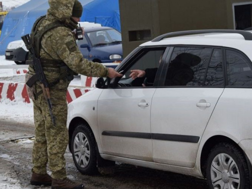 На КПВВ в Донецкой области вырос пассажиропоток