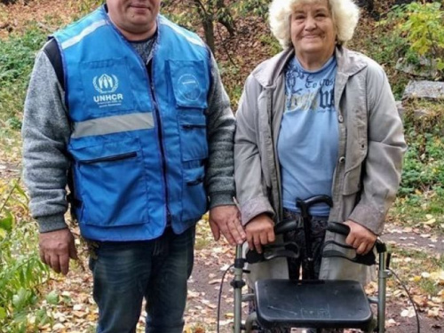 Жительнице Авдеевки, которая травмировалась, спасаясь от обстрелов, оказали помощь