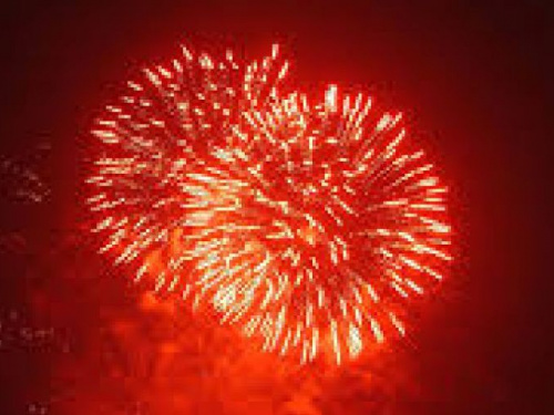 В Новогоднюю ночь в небе над Авдеевкой громыхали фейерверки. ВИДЕО