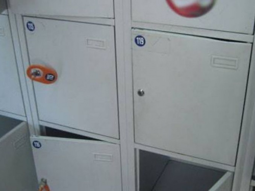 Обязаны ли покупатели сдавать вещи при входе в супермаркет?