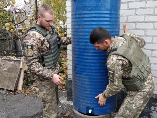 Воду, зерно и духовную пищу распространили авдеевские «симики»