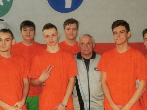 Волейболисты школы №6 завоевали золото на I этапе чемпионата Донецкой области