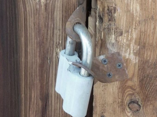 Авдеевские полицейские задержали похитителя водяного насоса