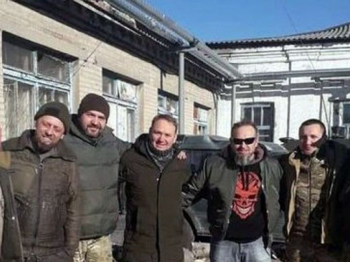 К бойцам на фронт приехал режиссер Руслан Горовый