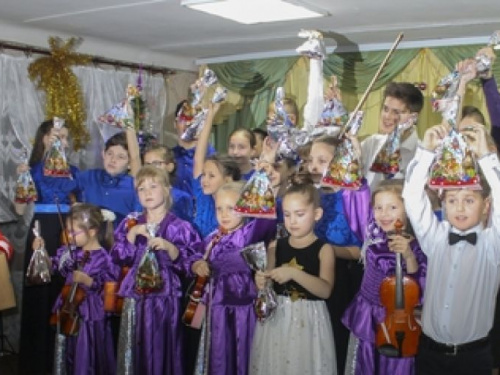 На «Новогоднем серпантине» блистали юные таланты Авдеевки (ФОТО)