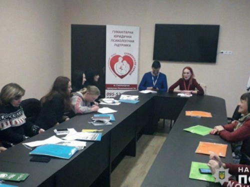 Полиция Авдеевки помогает предотвращать домашнее насилие