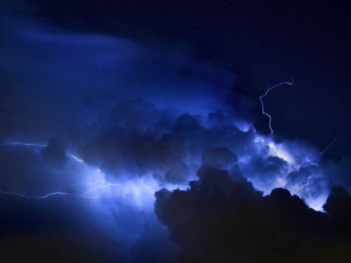 Штормовое предупреждение: в Донецкой области ожидаются грозы и шквалы