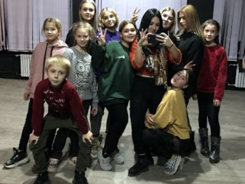 Детвора Авдеевки с удовольствием занимается в новом танцевальном хабе