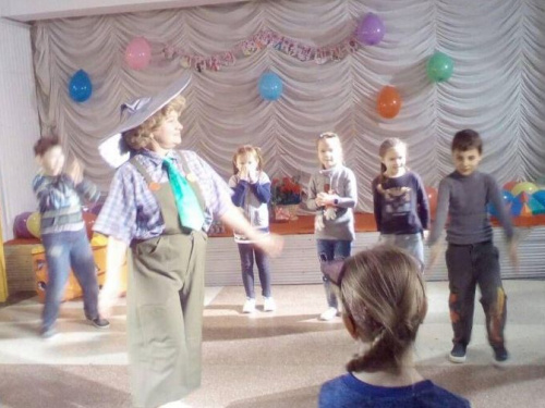 В Авдіївці діти зустрілись із казковим героєм (ФОТО)