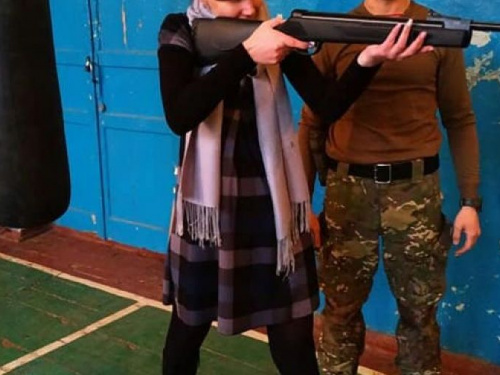 Авдіївську молодь вчили стріляти та надавати домедичну допомогу (ФОТО)