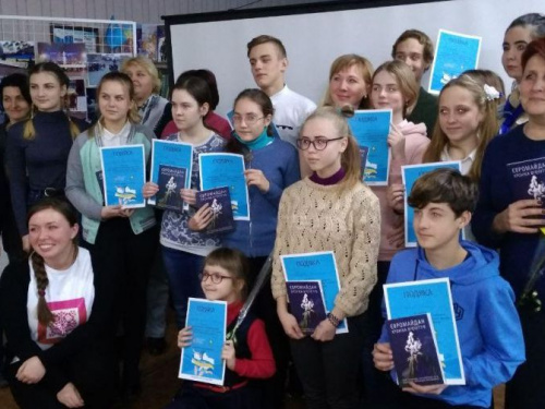 Осмислення Євромайдану : в Авдіївці пройшли літературні читання (ФОТО)