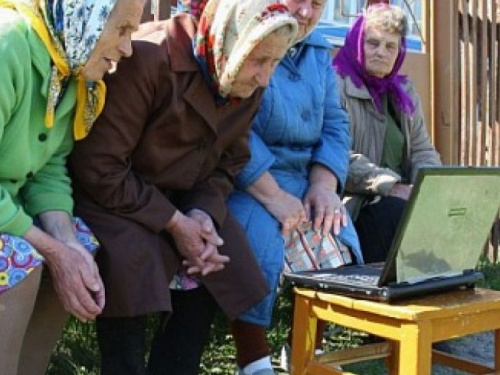 Пожилые люди в Авдеевке могут пройти компьютерные курсы и получить ряд бесплатных услуг
