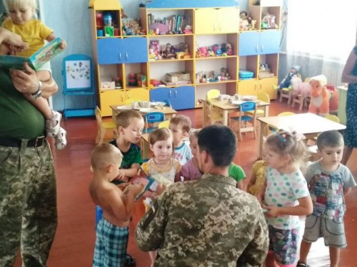 Одежду, продукты и наборы для развития развезли авдеевские «симики» (ФОТО)