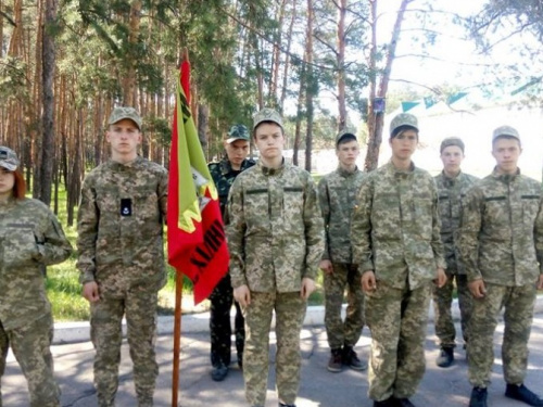 Авдеевские школьники в Святогорске принимают участие в военно-патриотической игре "Сокол"