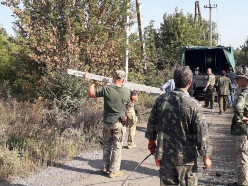 Авдеевские симики возвращали свет и развозили помощь (ФОТО)