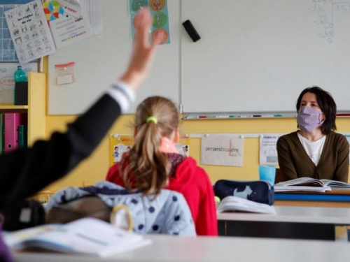 В Украине хотят страховать учителей и учеников от коронавируса