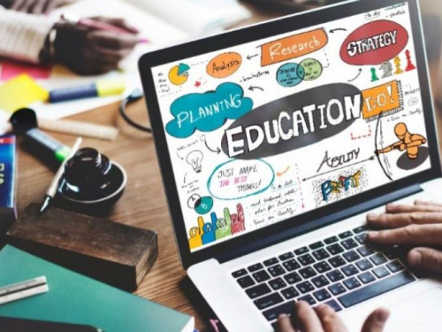 Учителей Авдеевки могут премировать за работу в режиме онлайн