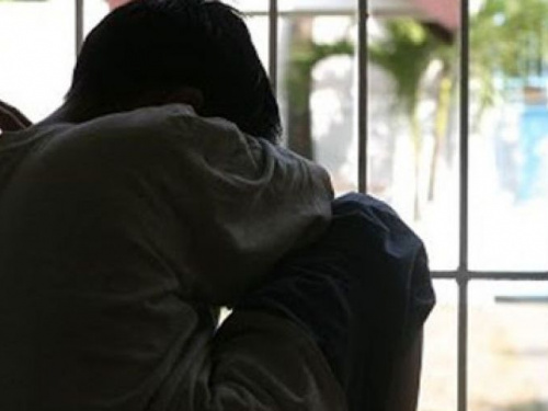 В Авдеевке полицейские привлекли к ответственности мужчину за вовлечение несовершеннолетнего в преступную деятельность