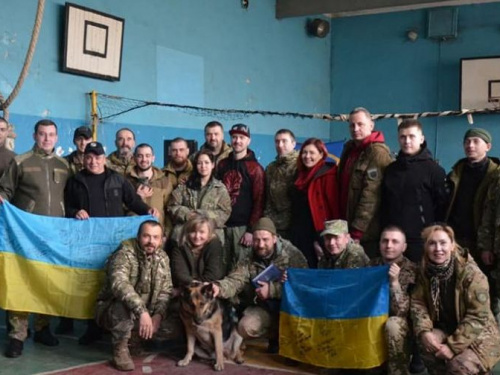 Полк «Киев» в Авдеевке поддержали песнями (ФОТО)