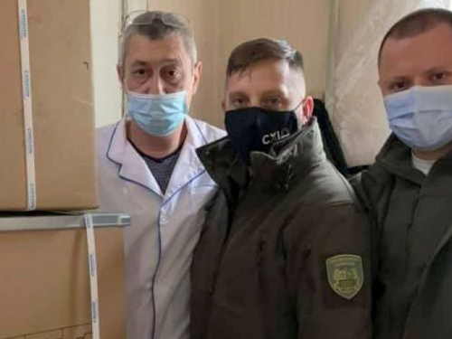 Нужные подарки "под елочку" получила Авдеевская ЦГБ в последний день уходящего года