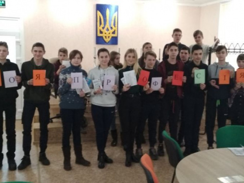 Авдеевские специалисты знакомят школьников с миром профессий (ФОТО)