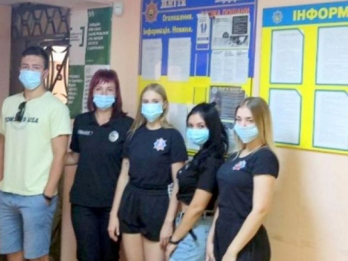 Авдеевский полицейские провели профориентационную работу с учениками городских школ