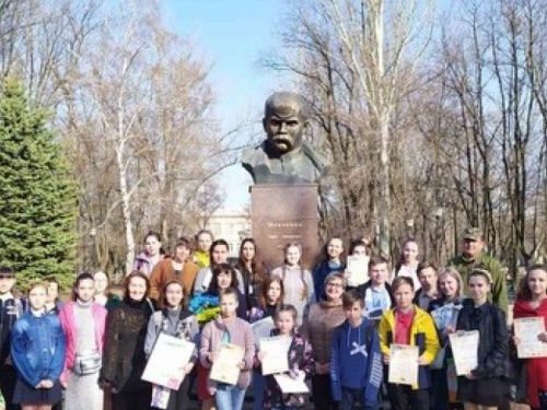 В Авдеевке отметили День рождения Кобзаря