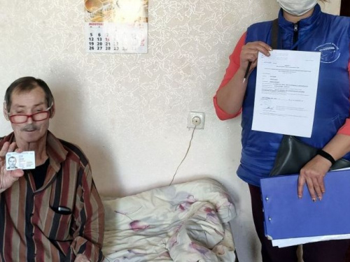 Сотрудники «Пролиски» помогли маломобильному жителю соседнего Торецка получить ID-паспорт