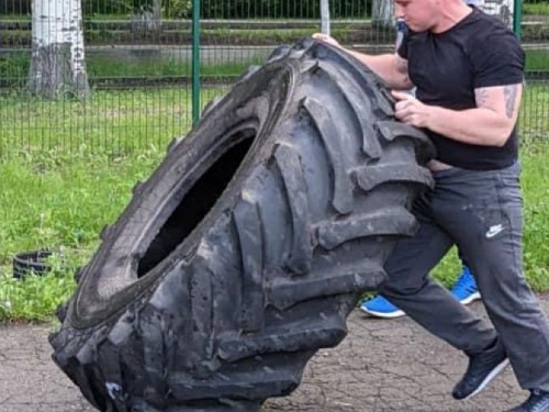 В Авдеевке прошли соревнования силачей «Казацкие развлечения»