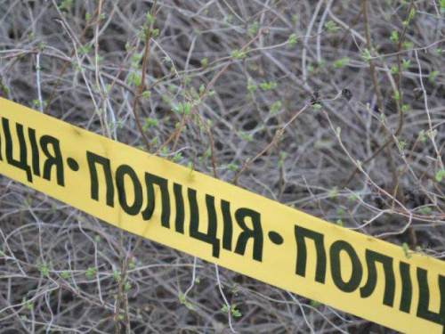 В полях за авдеевским Дворцом культуры обнаружено тело мужчины
