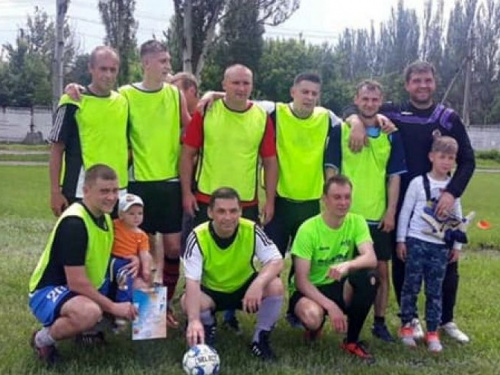 В товарищеской встрече по футболу сильнейшими стали авдеевские ветераны спорта