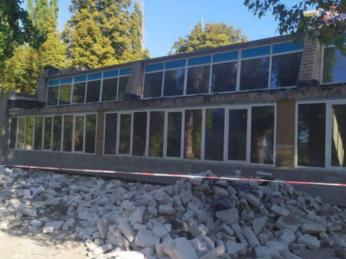 В Авдеевке продолжают ремонтировать опорную школу (ФОТОФАКТ)