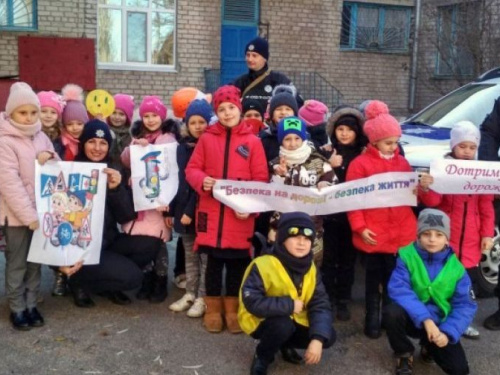 Авдіївські правоохоронці роз’яснили маленьким мешканцям міста «дорожню абетку»