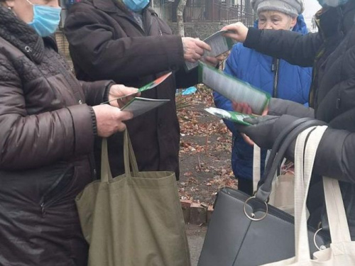 В Авдеевке прошла уличная акция «Береги себя!»
