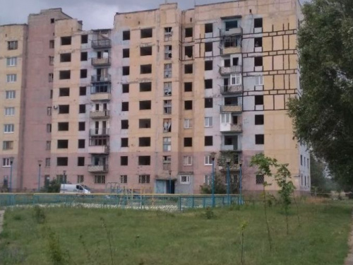 Авдеевской разбитой обстрелами "разукрашке" возвращают жизнь (ФОТОФАКТ)