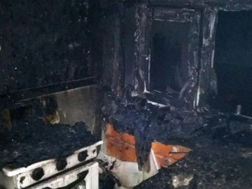 Полиция Авдеевки выясняет причины смертоносного пожара: опубликованы фото