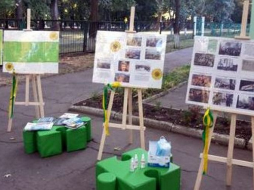 В Авдеевке провели патриотическую акцию «Живые, пока помним»