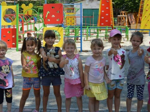 У малышей в авдеевском детсаду "Чебурашка" появилась современная спортивная площадка (ФОТО)