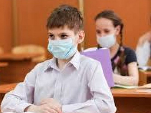 МОН анонсировало смешанное обучение в школах