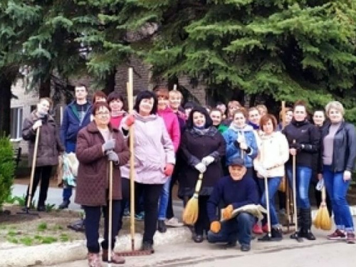 Працівники структурних підрозділів ВЦА Авдіївки влаштували велике прибирання