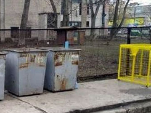 В Авдеевке установили еще пару контейнеров для пластика