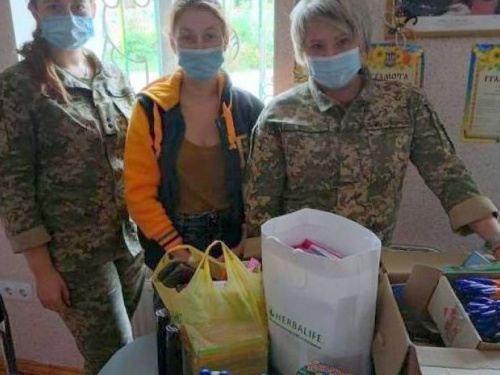 Военнослужащие Сумщины собрали для детей-сирот из Авдеевки школьные принадлежности
