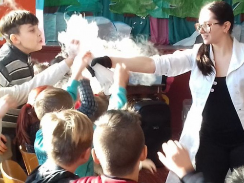 Авдеевских школьников  посетили ученые с шоу-программой