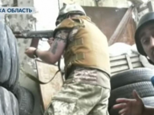 Пулемет «Максим» и баррикада из колес: как воюют на Авдеевской промзоне (ВИДЕО)