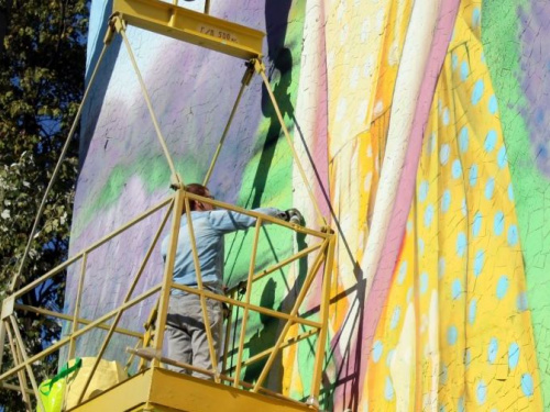 В Авдеевке продолжают создавать новые муралы