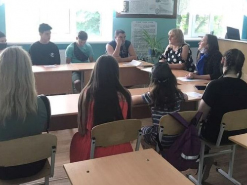 Авдіївським підліткам розказали, як будувати трудові відносини з роботодавцями