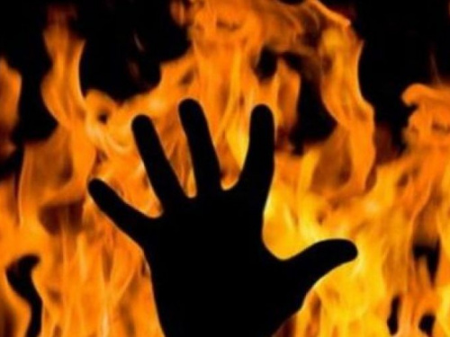 В больницу Авдеевки госпитализировали пострадавшую на пожаре женщину